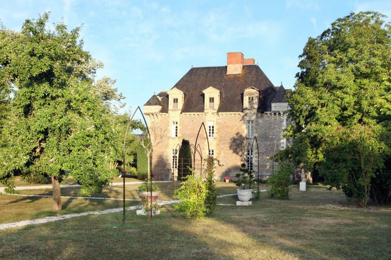 Chateau De La Fresnaye Acomodação com café da manhã Saint-Aubin-de-Luigné Exterior foto