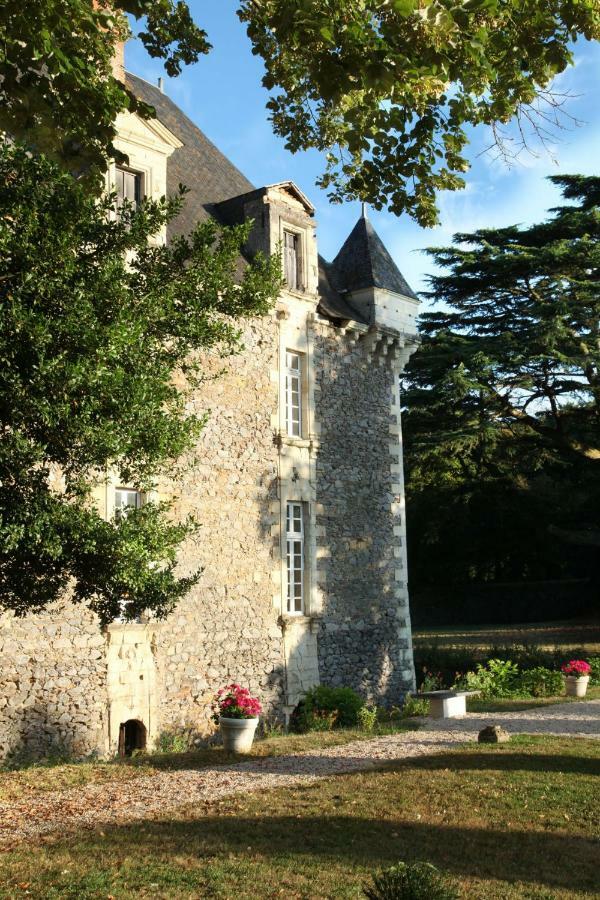 Chateau De La Fresnaye Acomodação com café da manhã Saint-Aubin-de-Luigné Exterior foto